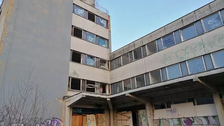 Urbex mísí adrenalin, strach i šok: Prozkoumali jsme nemocnici duchů, největší krize přišla v márnici